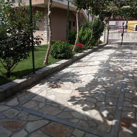 טרביניה Apartments Leo מראה חיצוני תמונה