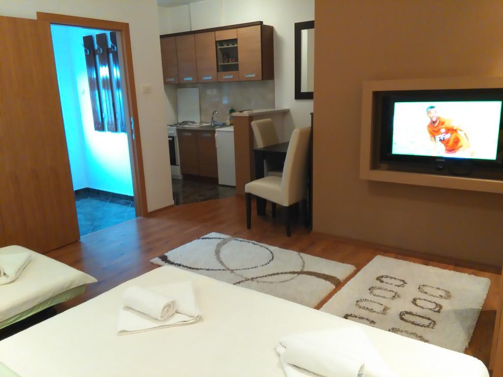 טרביניה Apartments Leo מראה חיצוני תמונה