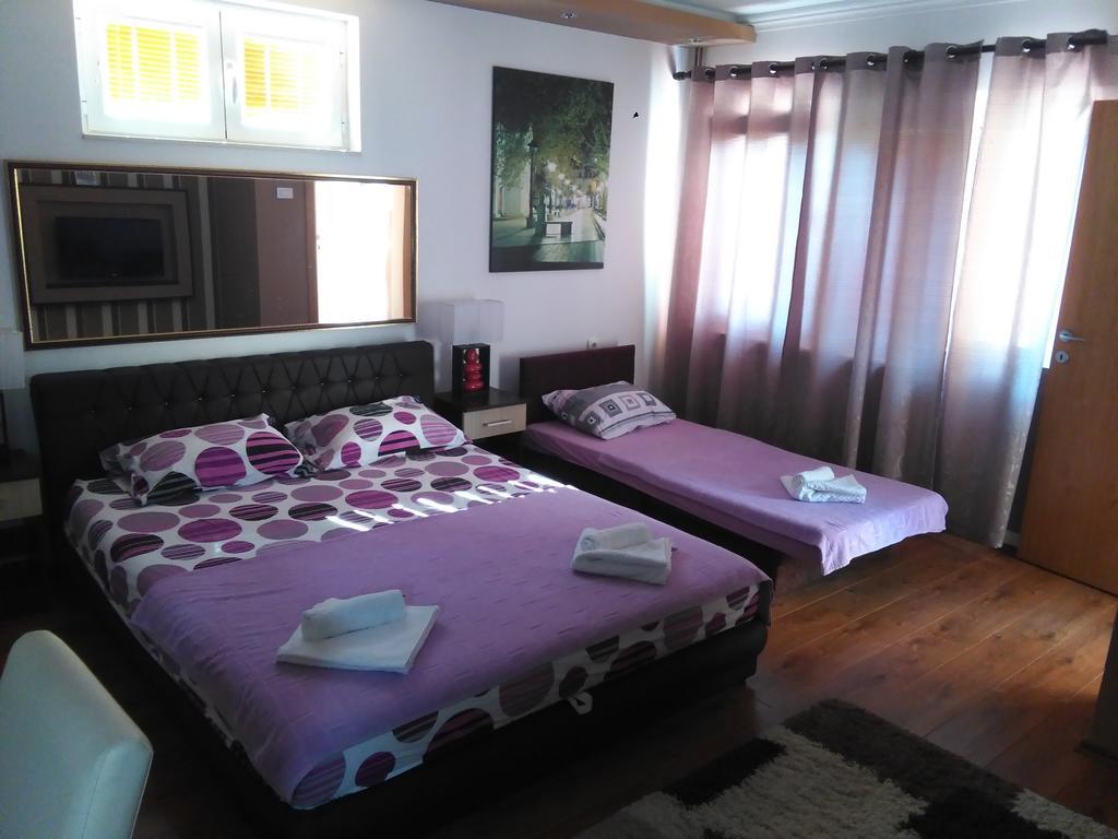 טרביניה Apartments Leo מראה חיצוני תמונה