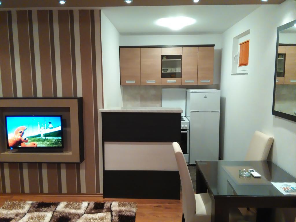 טרביניה Apartments Leo מראה חיצוני תמונה